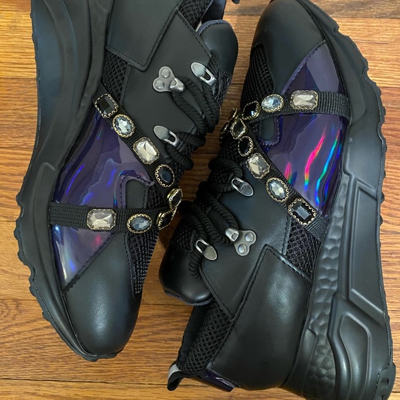 steve madden credit sneaker